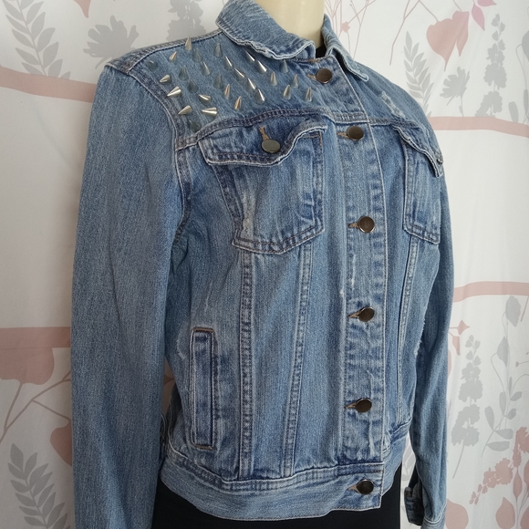 Forever21 premium denim Spike shoulder back distressed Jean jacket size Small - Picture 3 of 10